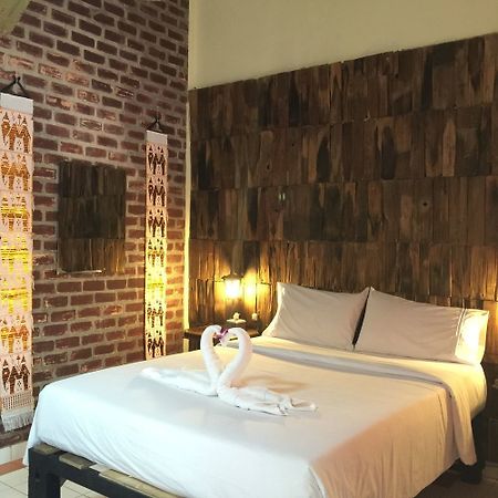 Baan Thai Homestay By Bgb Villas شاطئ كاتا المظهر الخارجي الصورة