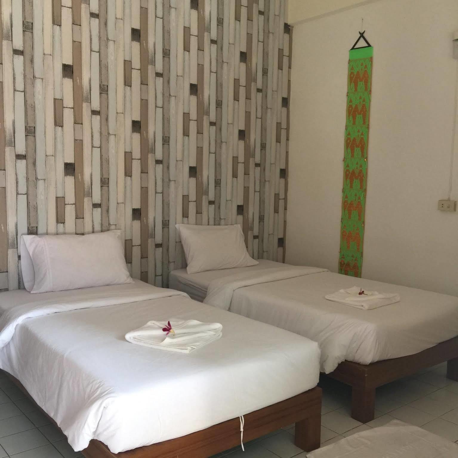 Baan Thai Homestay By Bgb Villas شاطئ كاتا المظهر الخارجي الصورة